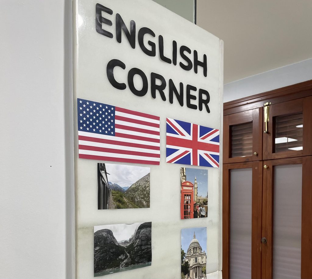 english corner secundaria ribamar sevilla