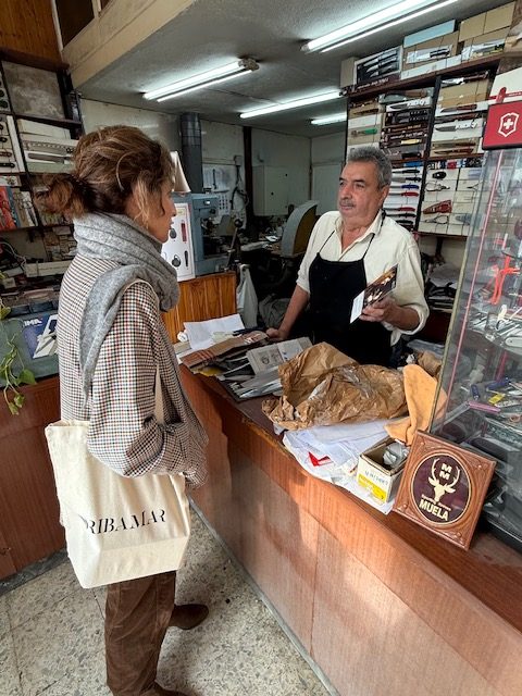 entrega felicitaciones de navidad Ribamar barrio santa cruz sevilla