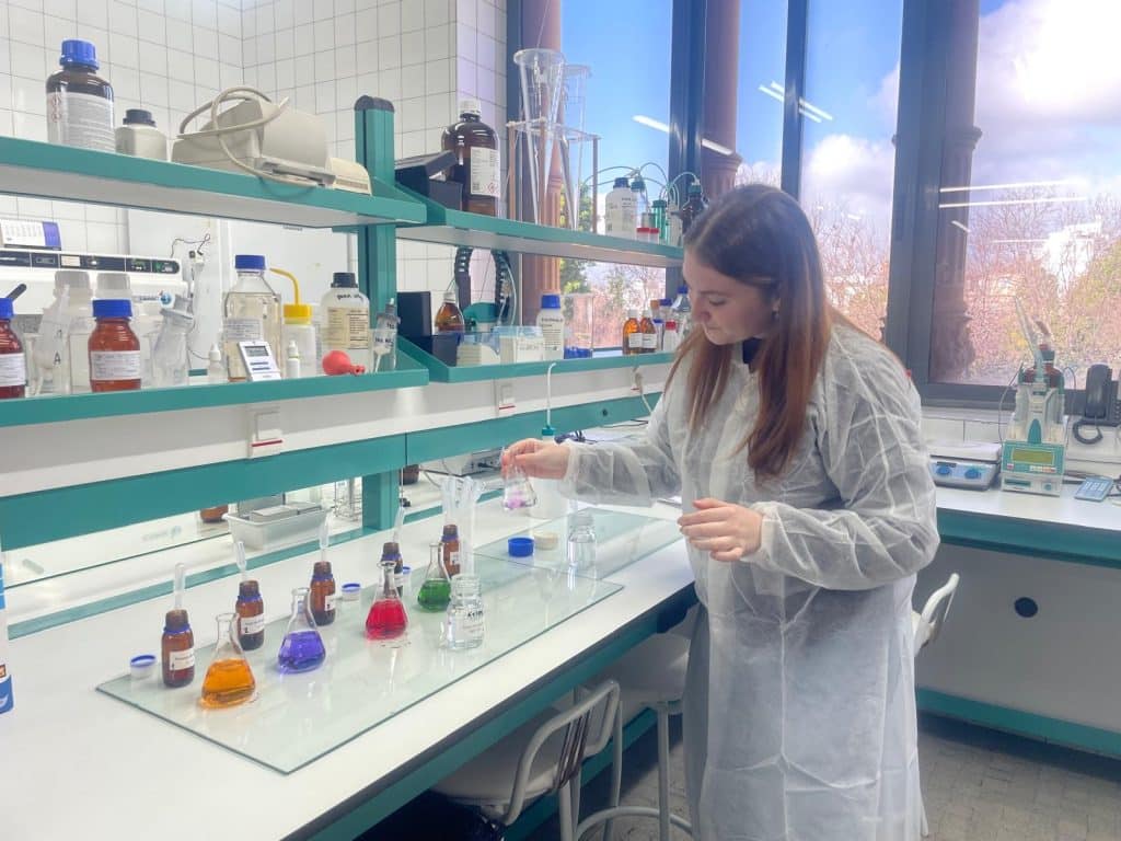 Dia Internacional de la Mujer y la Nina en la Ciencia Ribamar ESO FP sanidad Sevilla