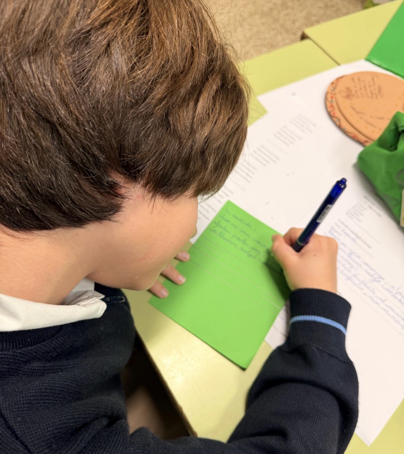 “TEJIENDO VERSOS”: UNA JORNADA DE POESÍA Y APRENDIZAJE COMPARTIDO EN RIBAMAR