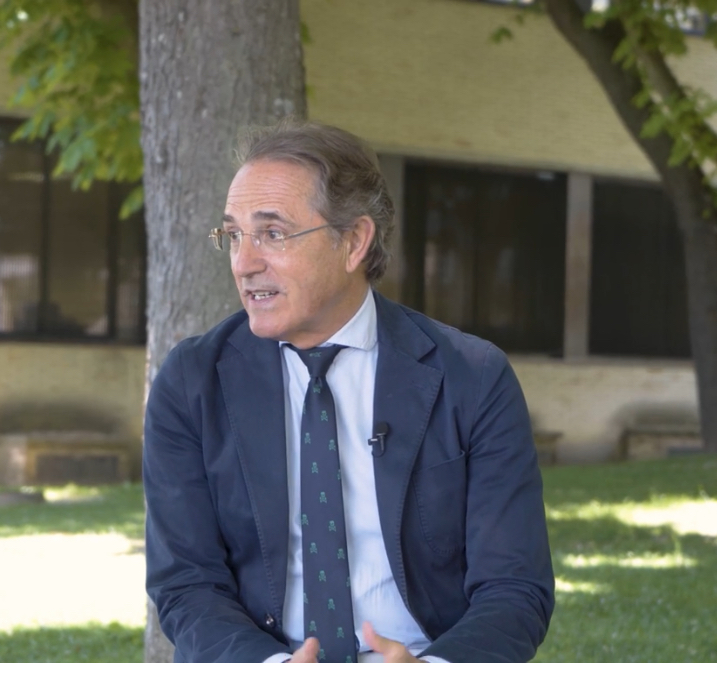 JOSÉ LÓPEZ GUZMÁN: «LA BIOÉTICA EXIGE CAUTELA ANTE TRATAMIENTOS SIN RESPALDO CIENTÍFICO EN IDENTIDAD DE GÉNERO»