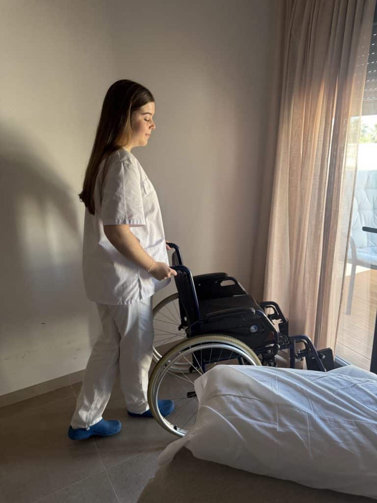 Tecnico en Atención a Personas en Situacion de Dependencia FP empleabilidad Ribamar Sevilla